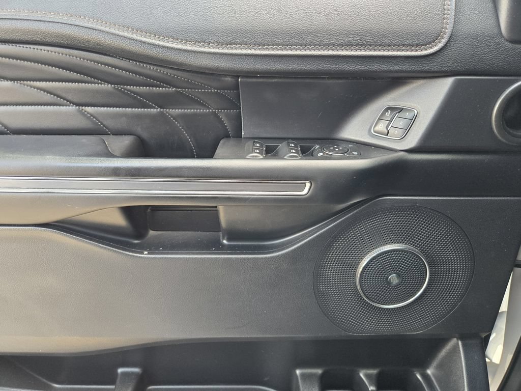 Used 2019 Ford Expedition Platinum RWD image 18