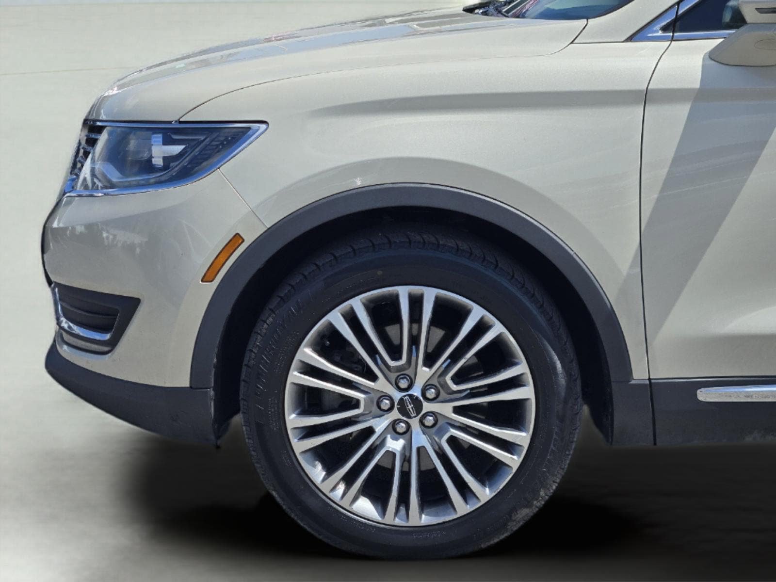 Used 2016 Lincoln MKX Reserve w/ Climate Package AWD/4WD image 9