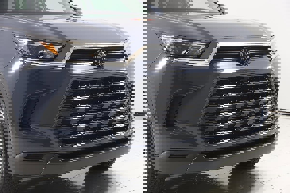 Used 2024 Toyota Grand Highlander XLE image 36