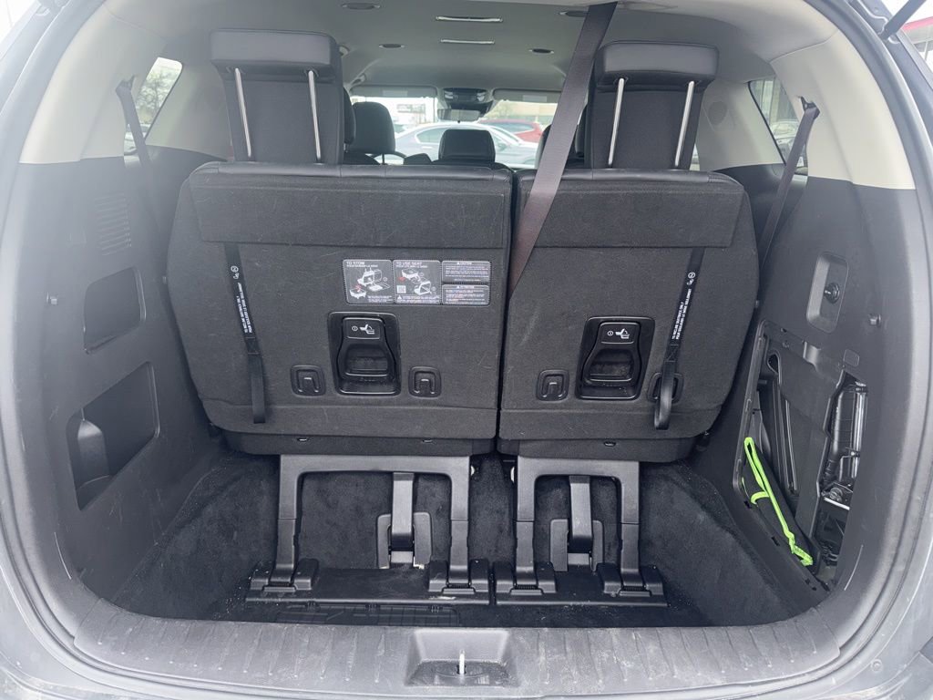 Used 2025 Kia Carnival image 8