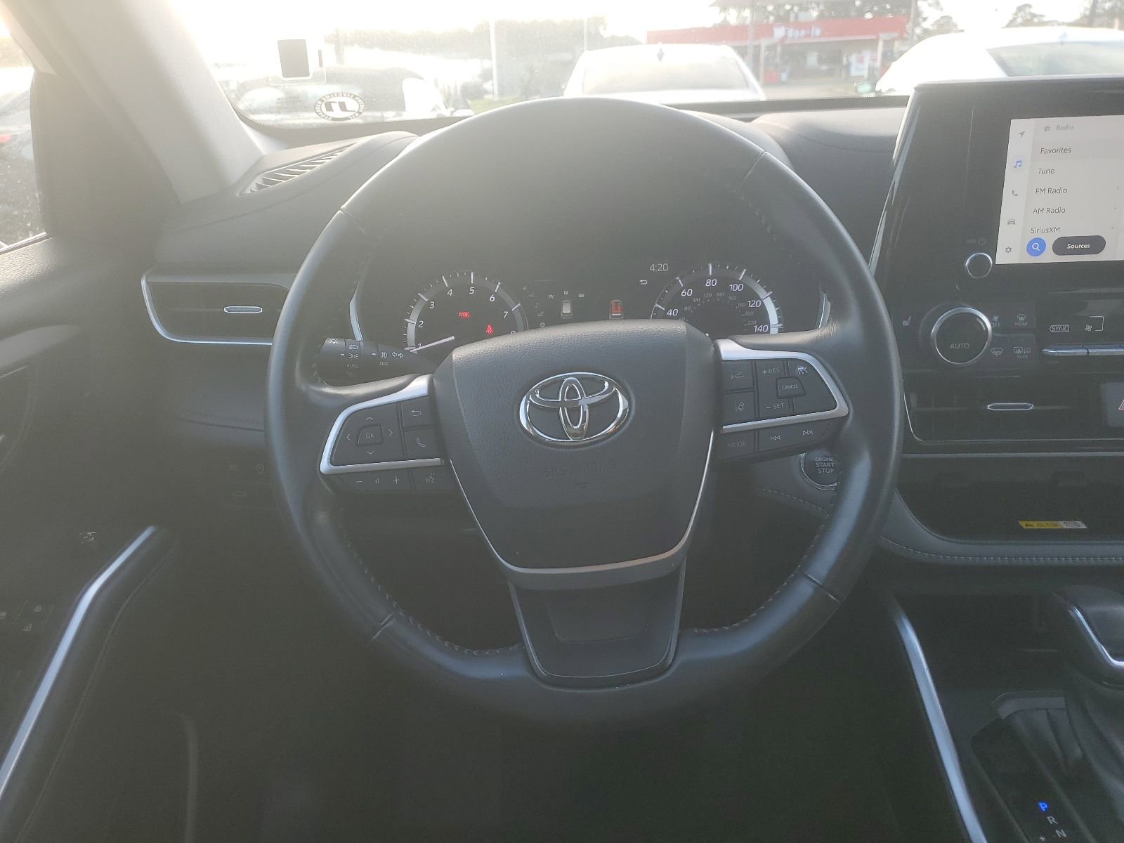 Used 2023 Toyota Highlander XLE image 15