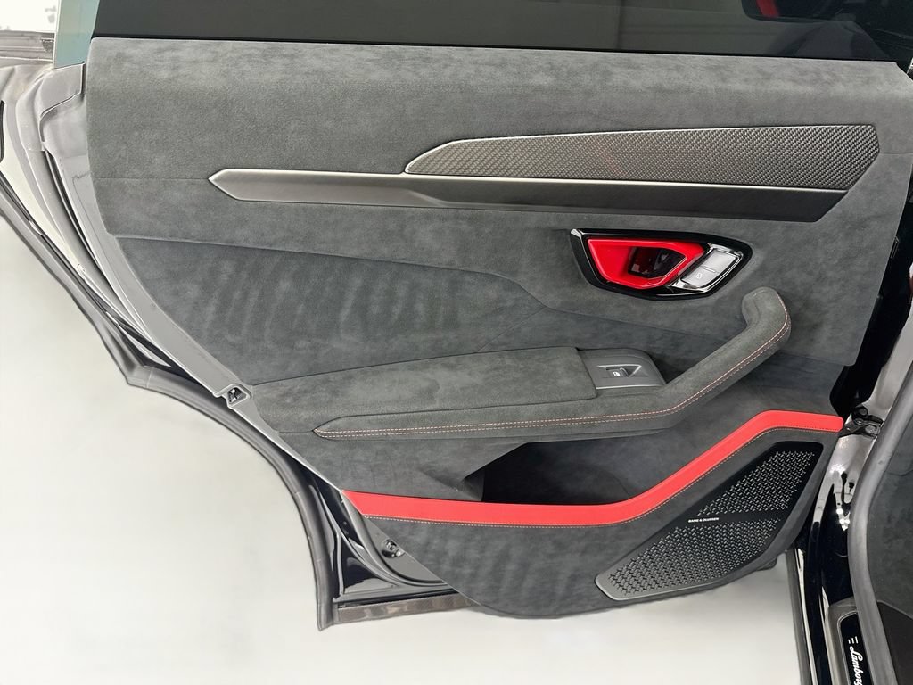Used 2023 Lamborghini Urus Performante AWD/4WD image 25