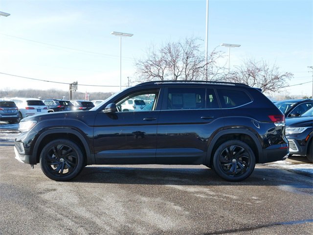 Used 2022 Volkswagen Atlas SE w/ Black Wheel Package image 4