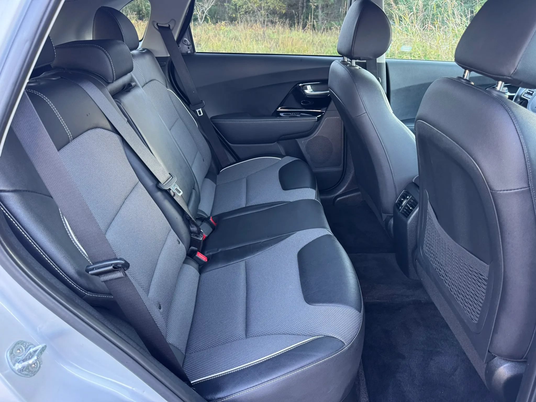 Used 2021 Kia Niro EX w/ Cold Weather Package FWD image 12