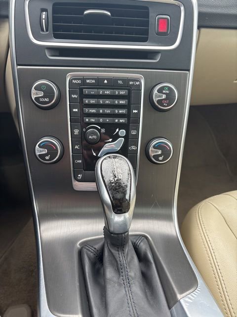 Used 2015 Volvo V60 T5 Platinum image 19