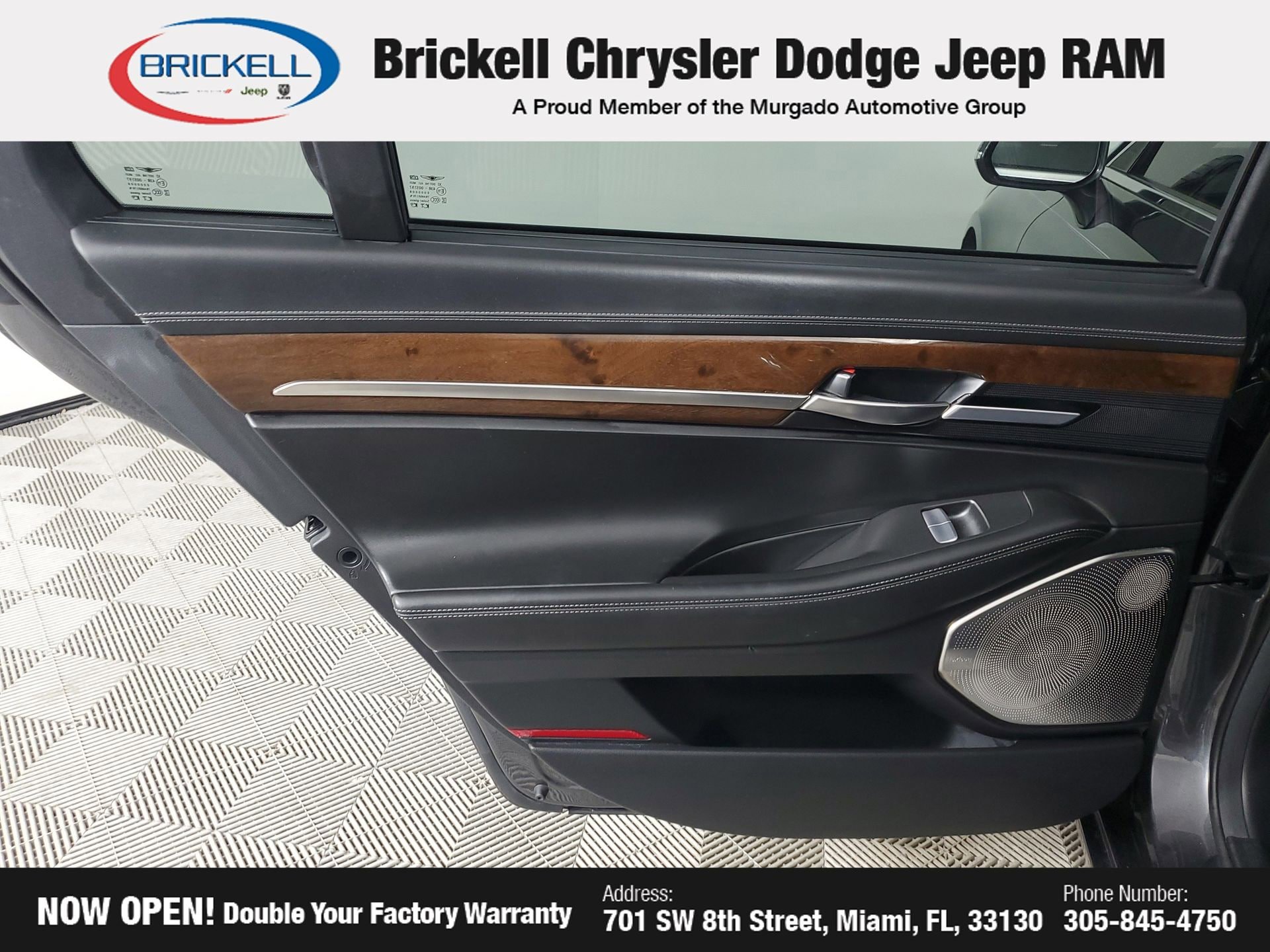 Used 2017 Genesis G90 3.3T Premium RWD image 24