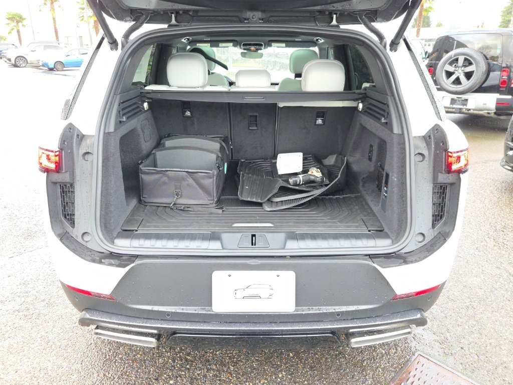 New 2025 Land Rover Range Rover Sport SE image 16