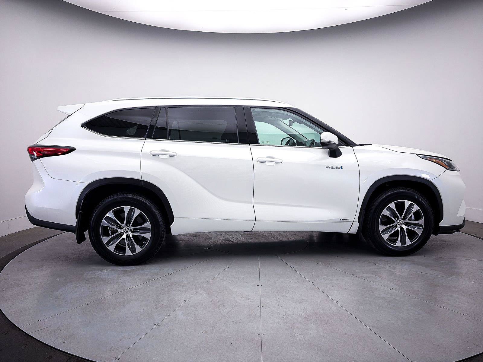 Used 2020 Toyota Highlander XLE AWD/4WD image 38