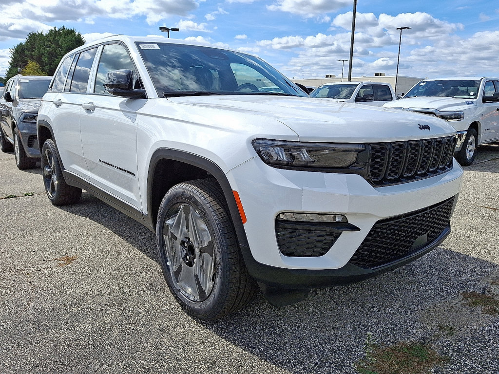 New 2025 Jeep Grand Cherokee Limited w/ Black Appearance Package AWD/4WD image 3