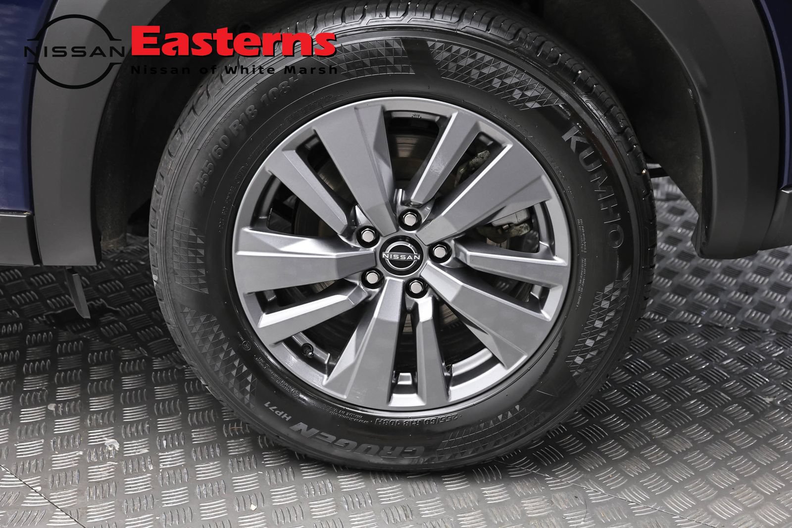 Used 2025 Nissan Pathfinder SV FWD image 8