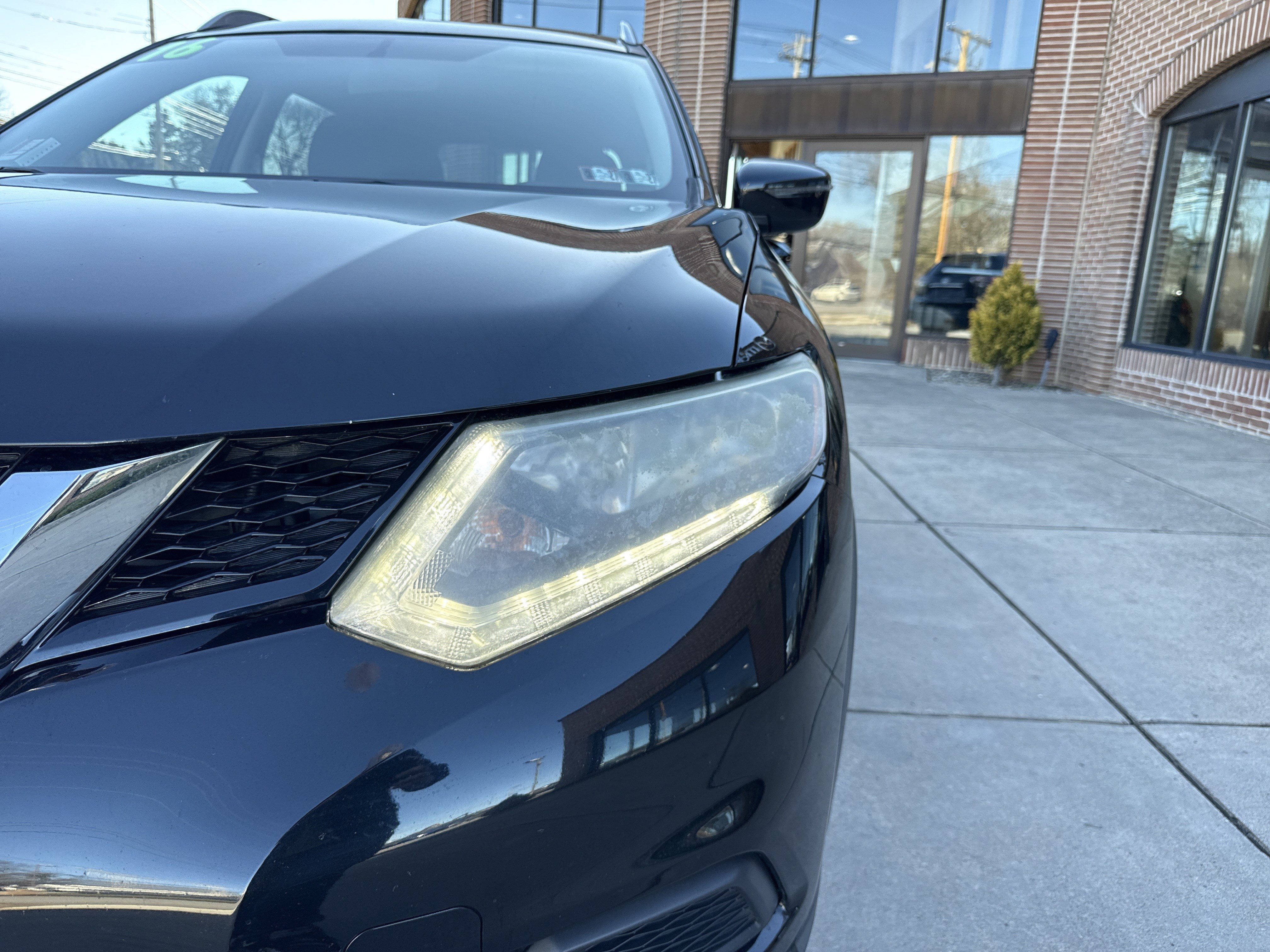 Used 2016 Nissan Rogue SV image 10