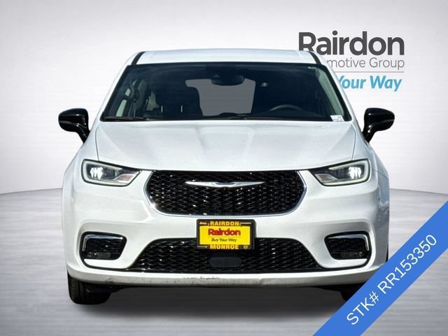 Used 2024 Chrysler Pacifica Limited FWD image 3