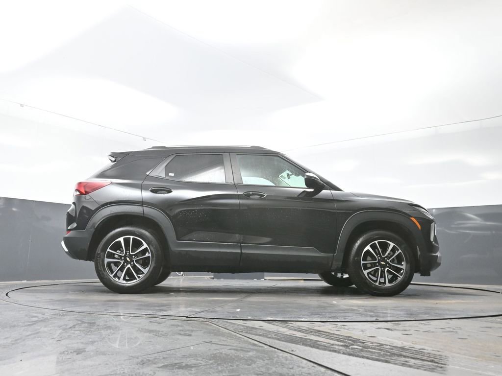 Used 2025 Chevrolet TrailBlazer LT w/ Driver Confidence Package image 25