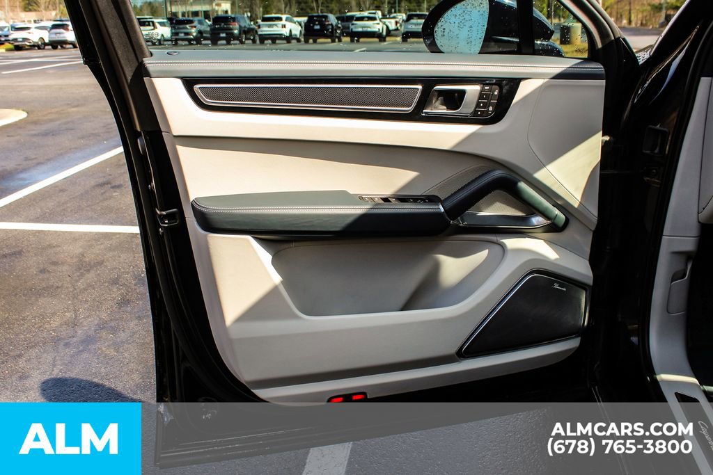 Used 2023 Porsche Cayenne Turbo image 37