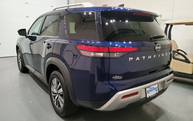 Used 2025 Nissan Pathfinder SL FWD image 8
