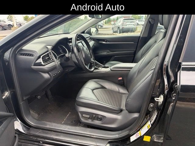 Used 2019 Toyota Camry SE w/ Carpet Mat Package FWD image 4