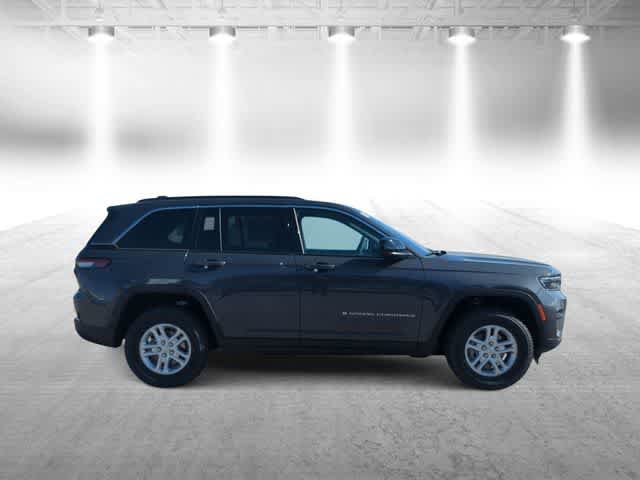 Used 2025 Jeep Grand Cherokee Laredo AWD/4WD image 9