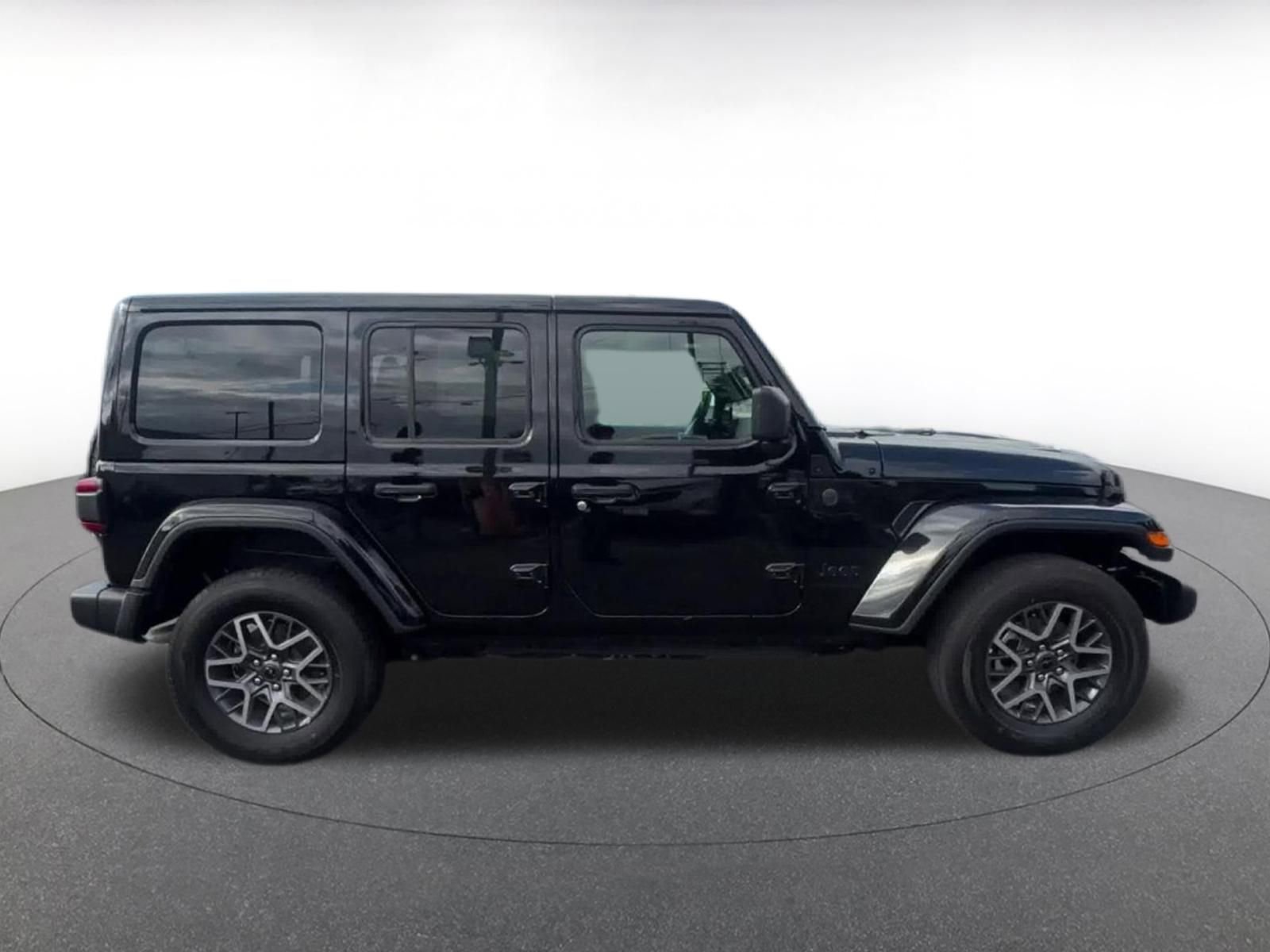 Used 2025 Jeep Wrangler Unlimited Sahara AWD/4WD image 15