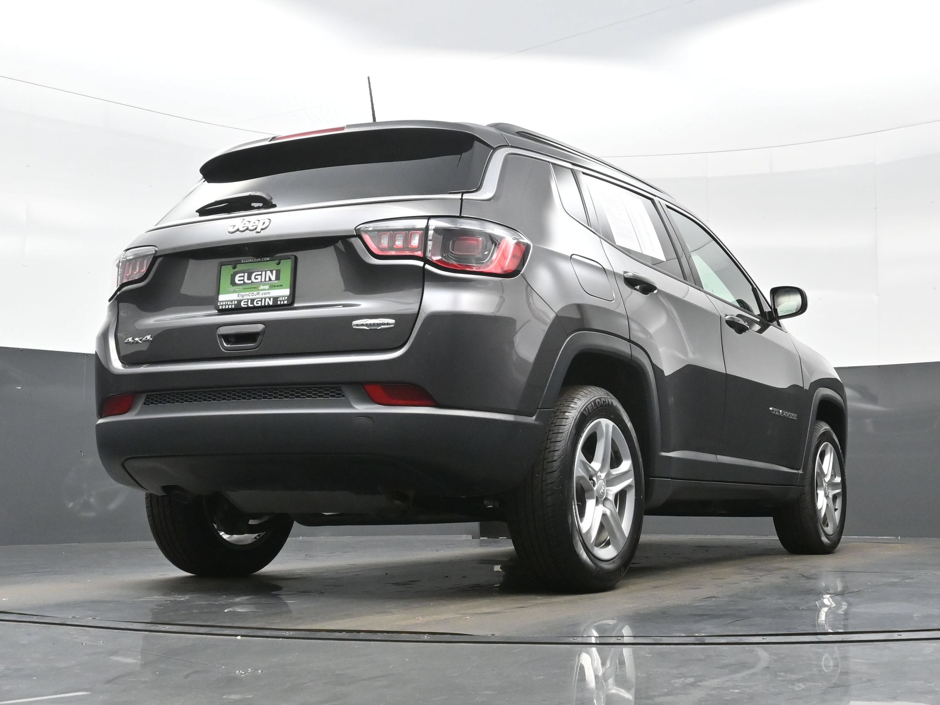 Used 2023 Jeep Compass Latitude w/ Convenience Group AWD/4WD image 33