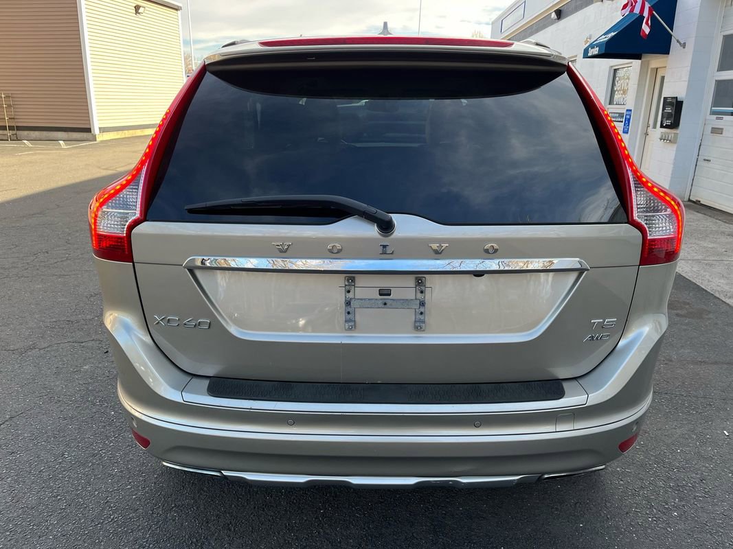 Used 2015 Volvo XC60 T5 w/ Proximity Package image 21