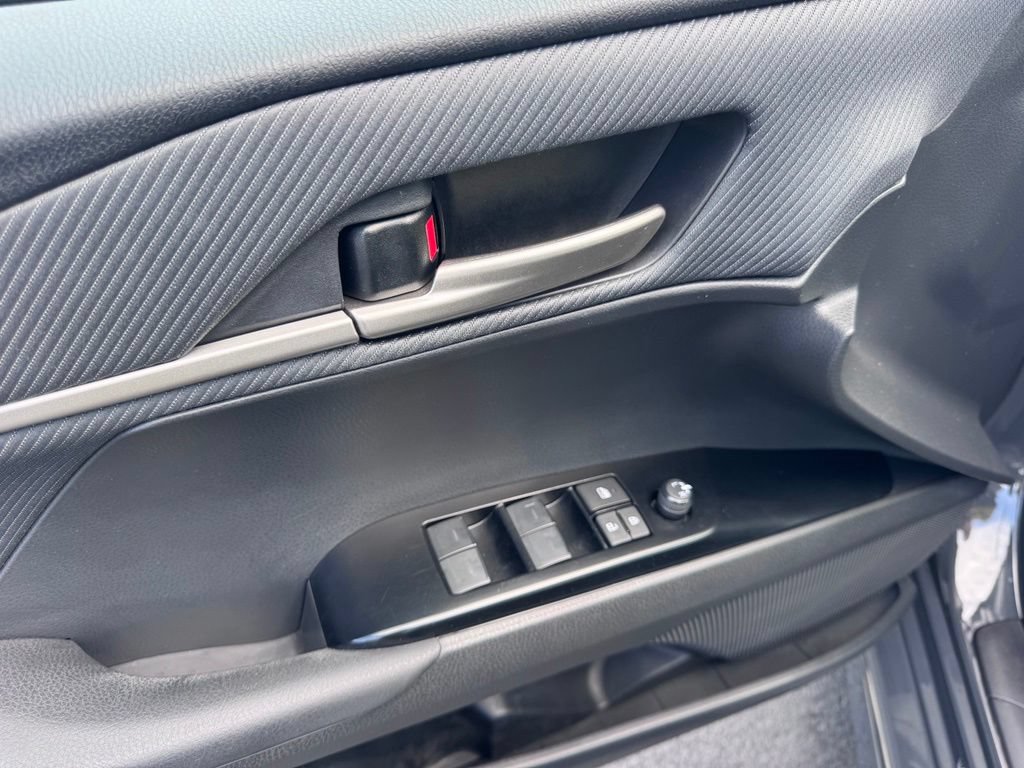 Used 2025 Toyota Camry SE w/ Convenience Package FWD image 18