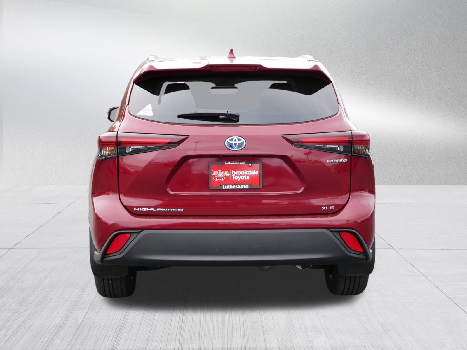 Used 2024 Toyota Highlander XLE AWD/4WD image 6