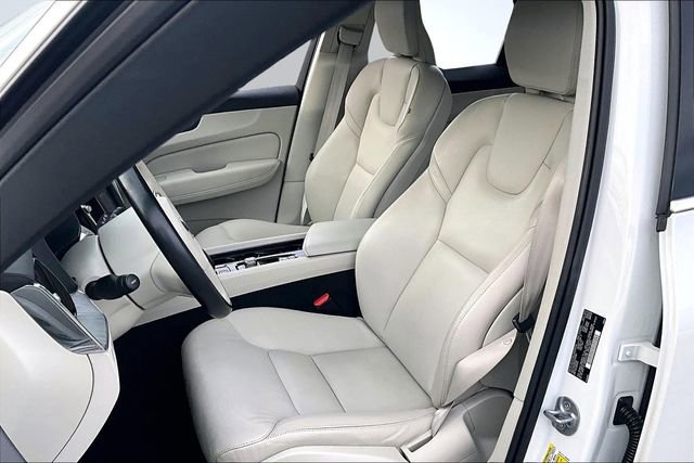 Used 2023 Volvo XC60 B5 Plus image 21