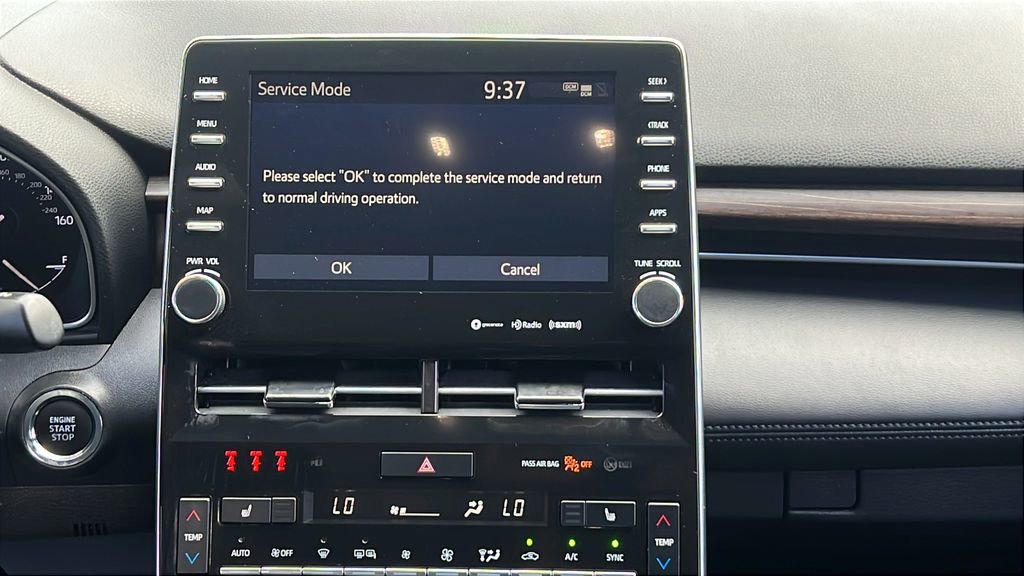 Certified 2022 Toyota Avalon XLE FWD image 13