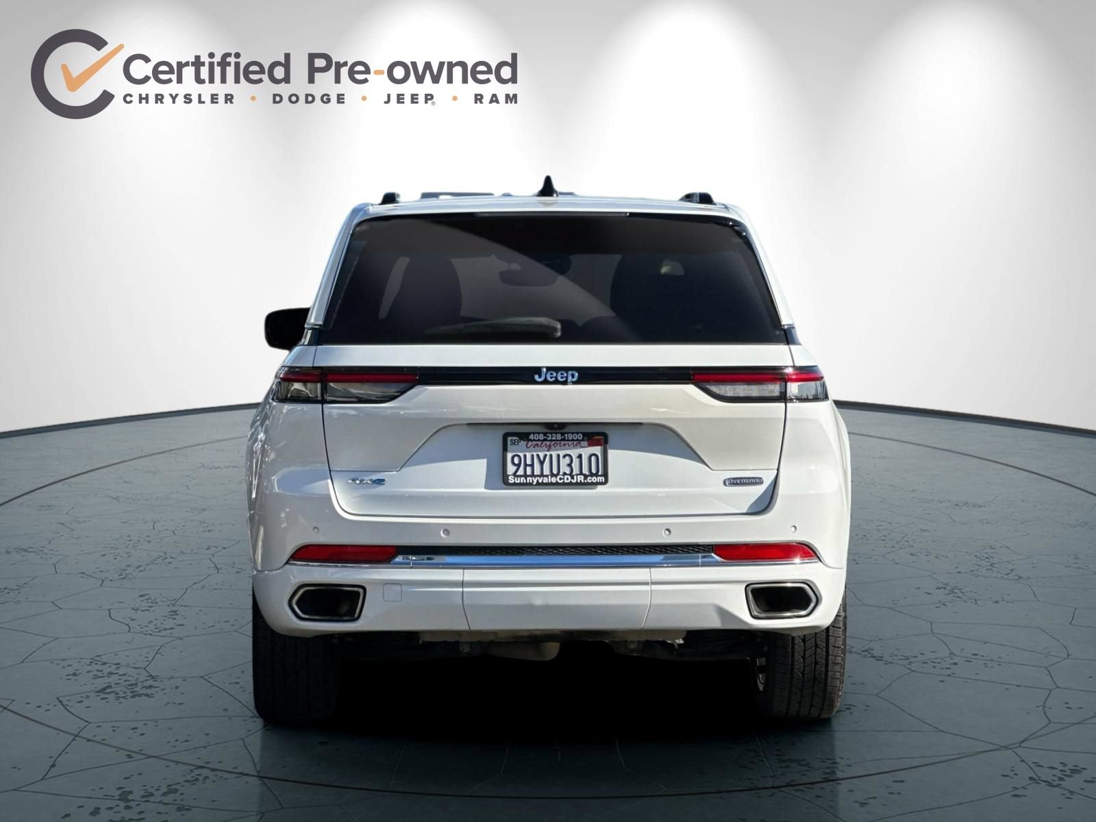 Used 2023 Jeep Grand Cherokee Overland AWD/4WD image 5