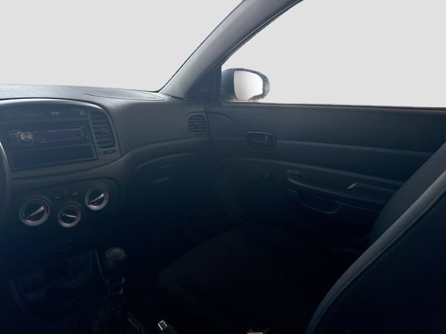 Used 2011 Hyundai Accent GL FWD image 21