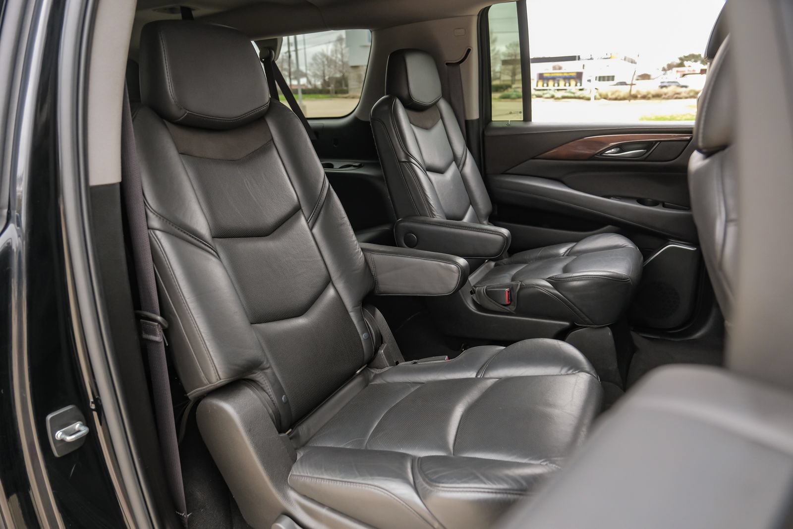 Used 2017 Cadillac Escalade ESV Luxury AWD/4WD image 36