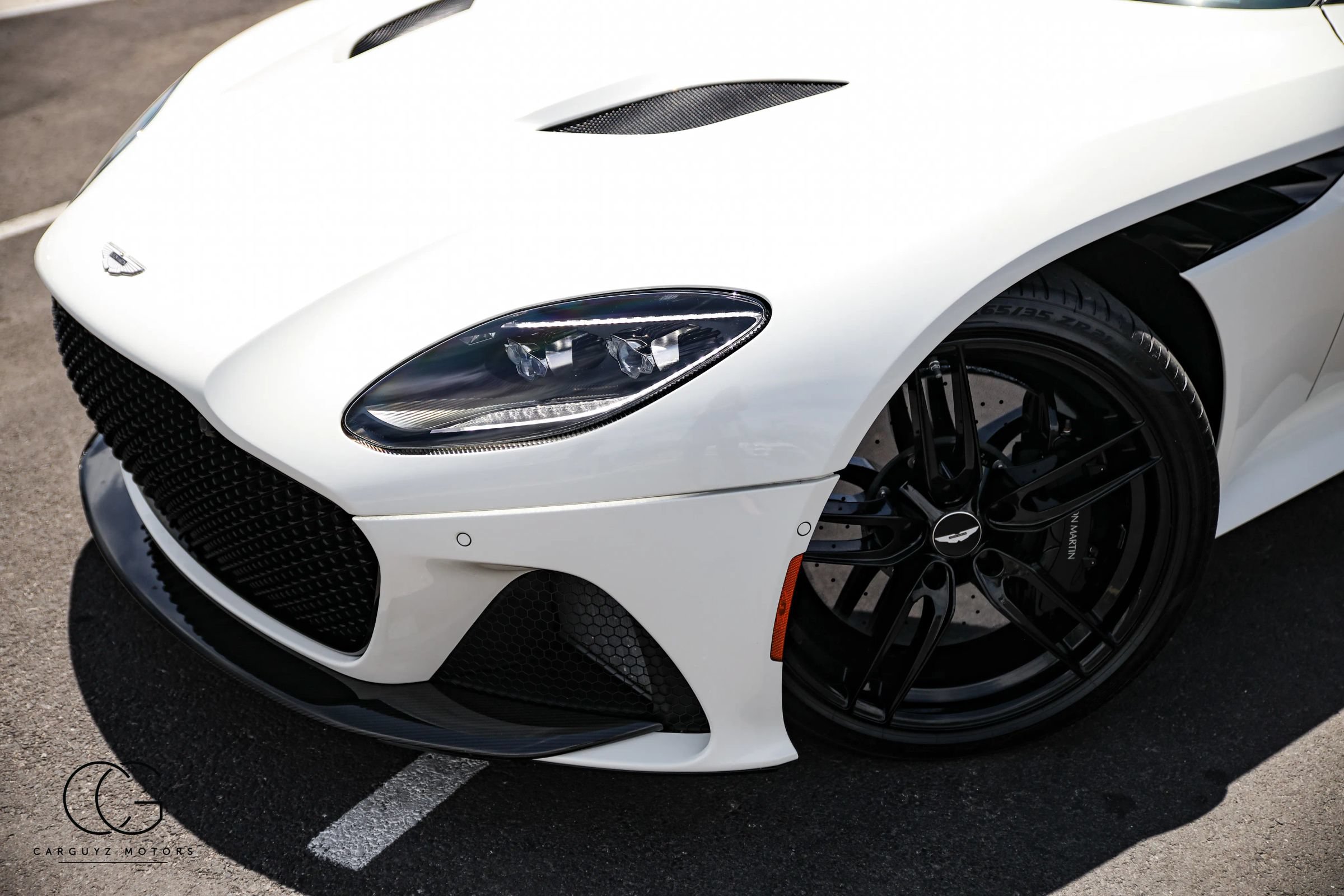 Used 2019 Aston Martin DBS Superleggera RWD image 4
