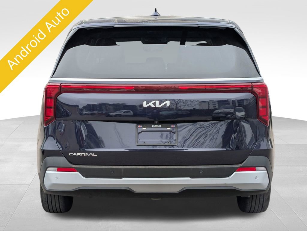 Used 2025 Kia Carnival FWD image 4