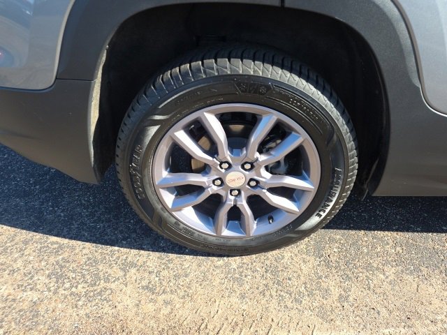 Used 2023 GMC Terrain SLT image 9