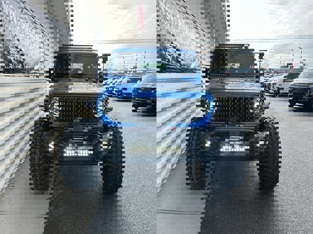 Used 2025 Jeep Wrangler Unlimited Rubicon image 3