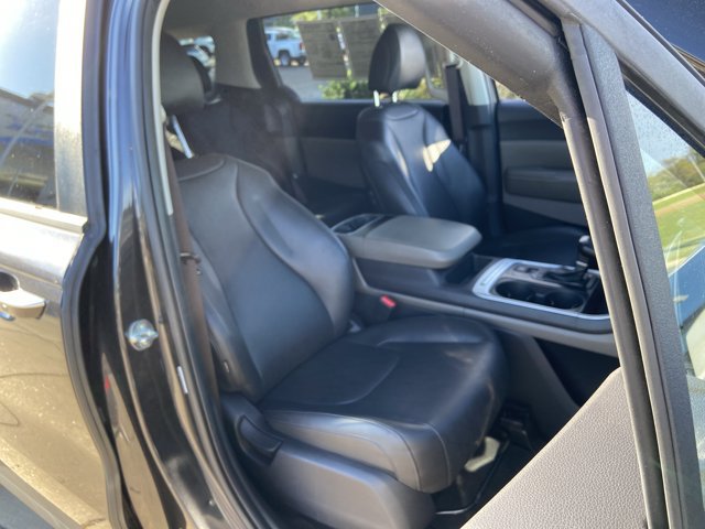 Used 2025 Kia Carnival FWD image 20
