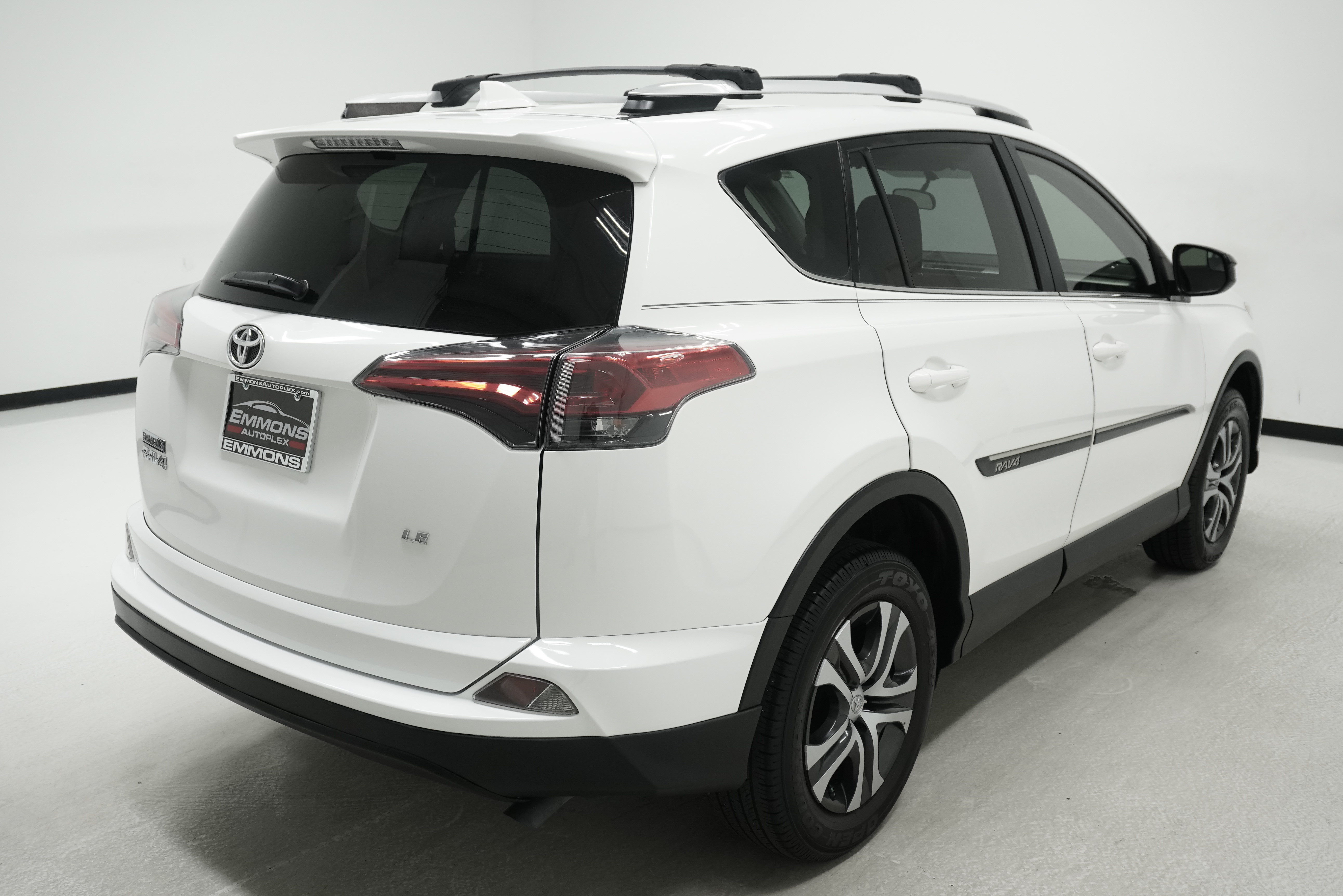 Used 2016 Toyota RAV4 LE FWD image 4