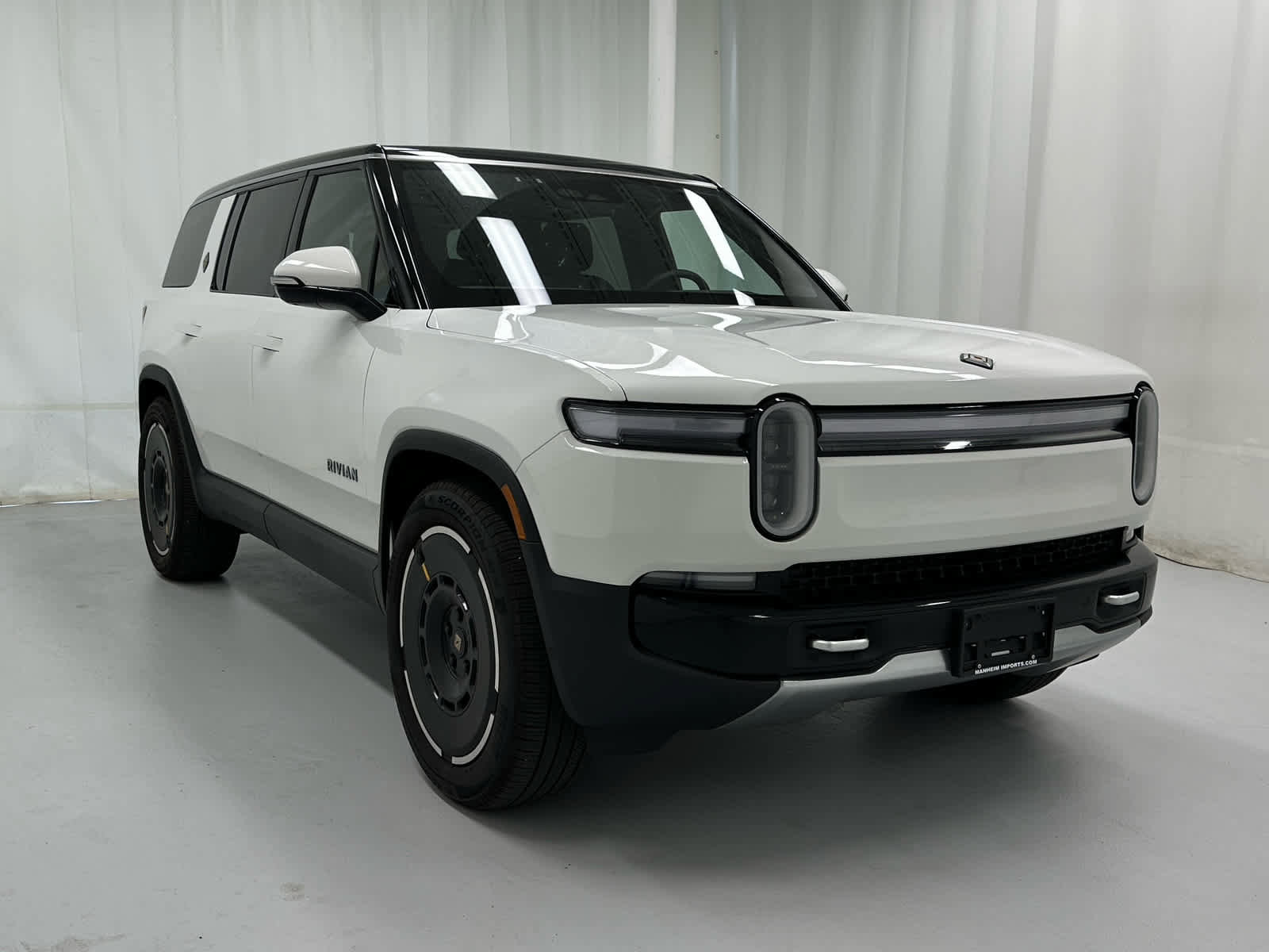 Used 2026 Rivian R1S Adventure image 1