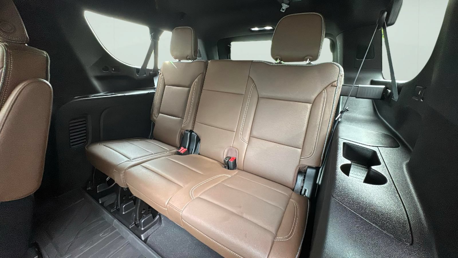 Used 2024 Chevrolet Suburban High Country AWD/4WD image 32