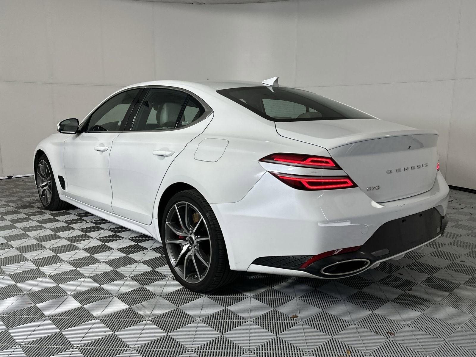 Used 2025 Genesis G70 2.5T RWD image 6