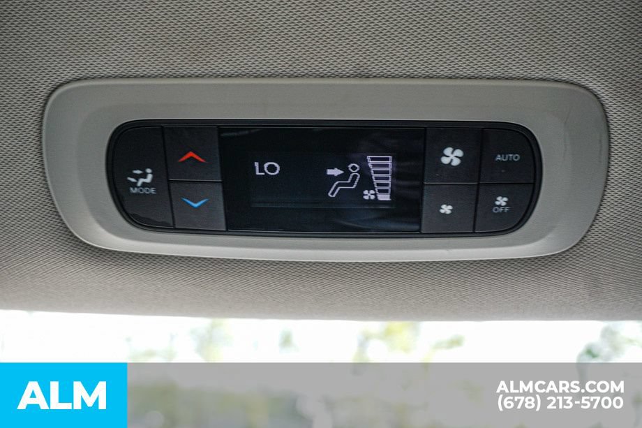 Used 2024 Chrysler Pacifica Touring-L FWD image 36