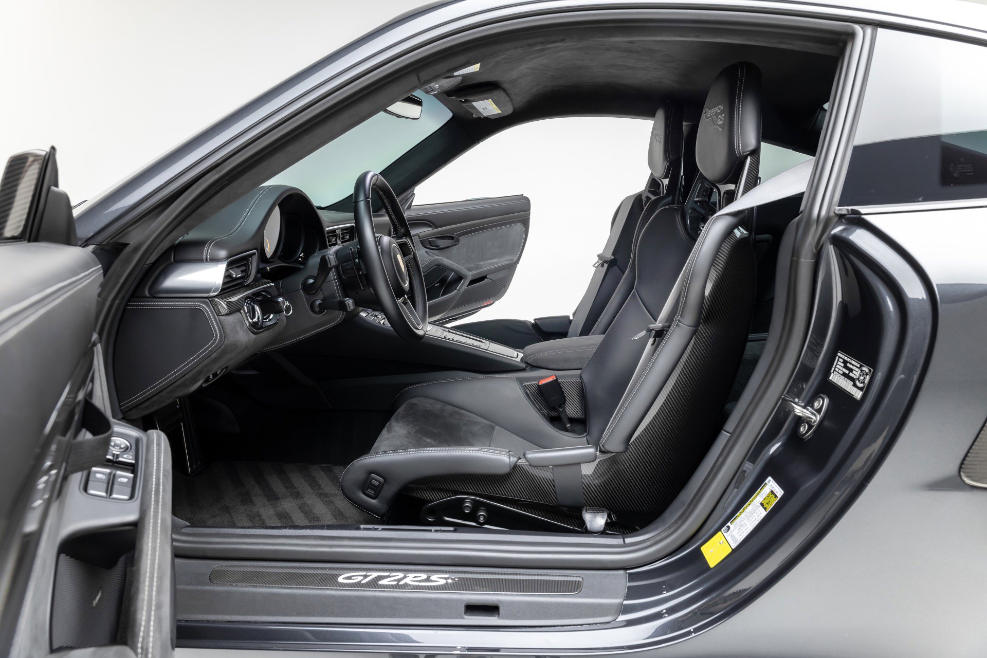 Used 2018 Porsche 911 GT2 RS image 16