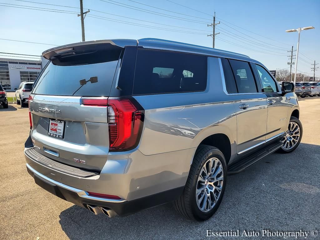 Used 2025 GMC Yukon XL Denali AWD/4WD image 8