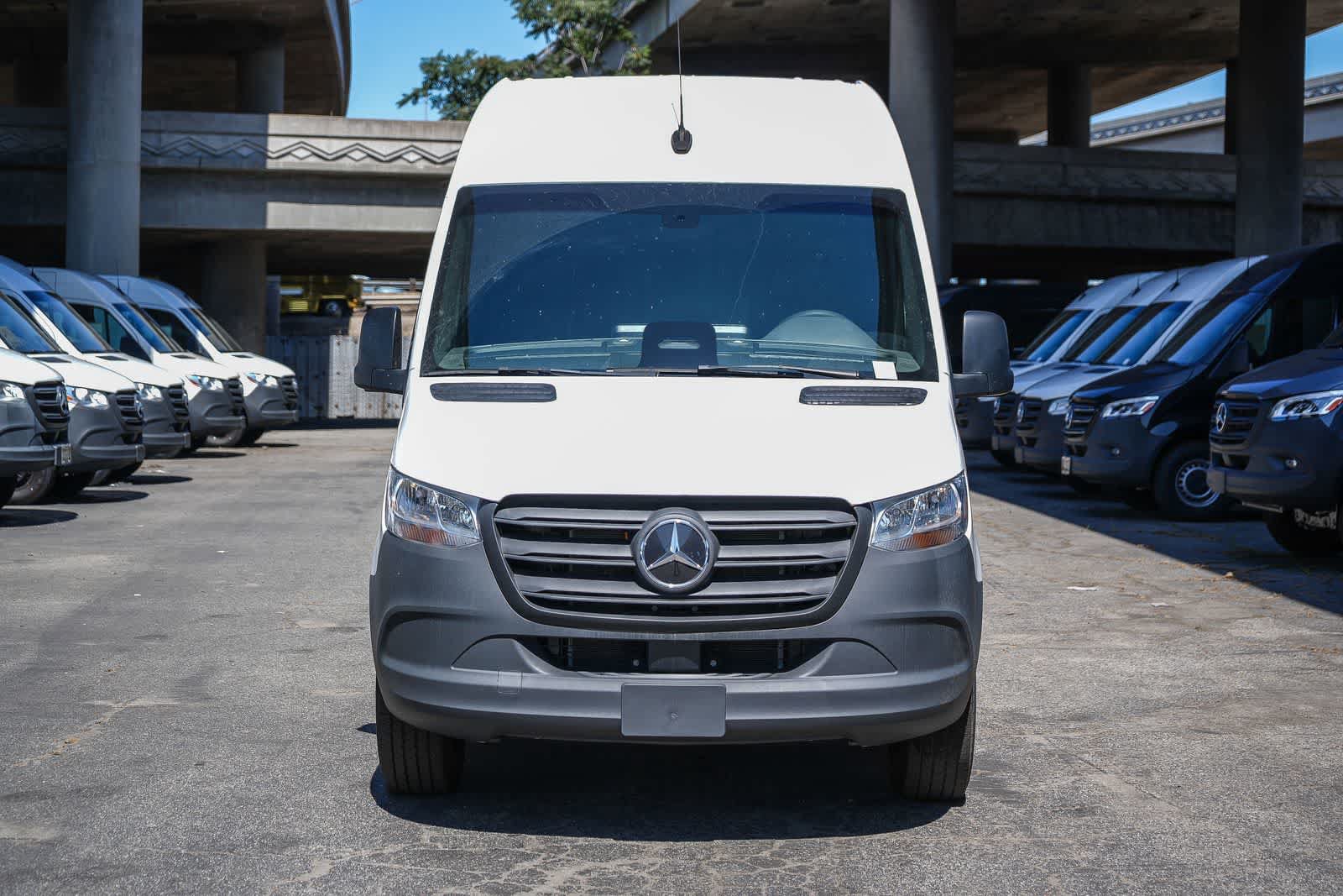 New 2025 Mercedes-Benz eSprinter 170 Cargo image 2