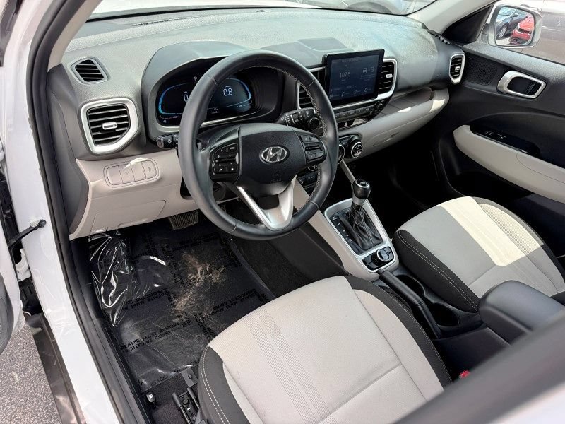 Used 2023 Hyundai Venue SEL FWD image 12