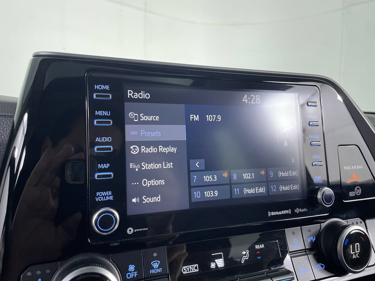Used 2020 Toyota Highlander XLE AWD/4WD image 15