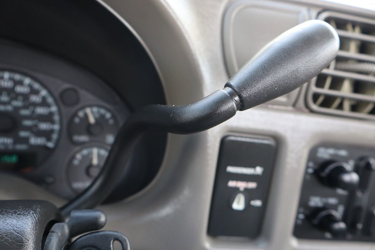 Used 2000 GMC Sonoma SL w/ Cold-Climate Pkg image 23