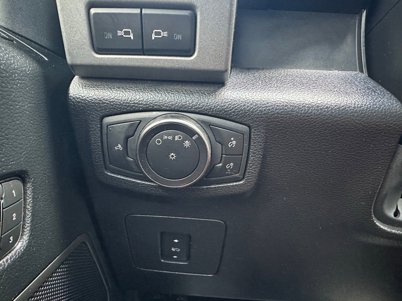 Used 2018 Ford F150 Raptor w/ Equipment Group 802A Luxury AWD/4WD image 8