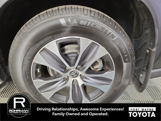 Used 2022 Toyota Highlander XLE FWD image 11