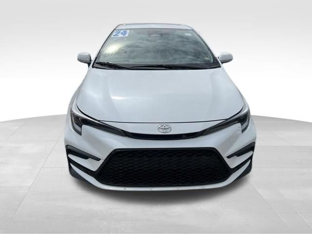 Used 2024 Toyota Corolla XSE FWD image 2